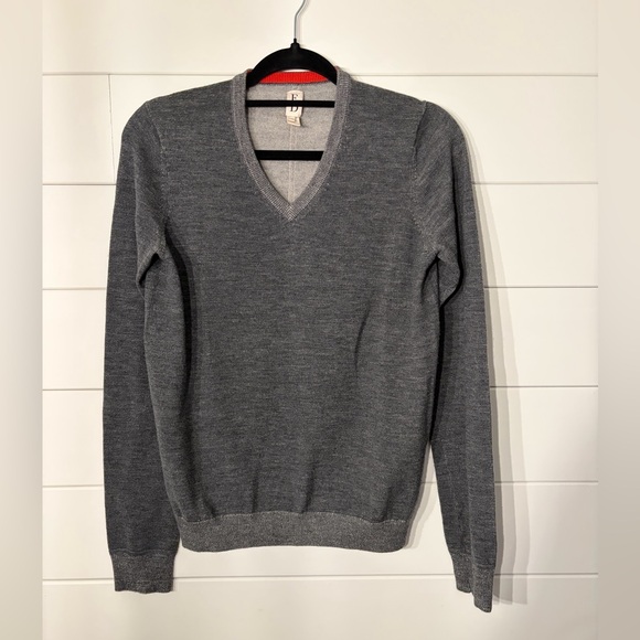 Ellen Degeneres Sweaters - Ellen Degeneres Women's Gray V-Neck Sweater